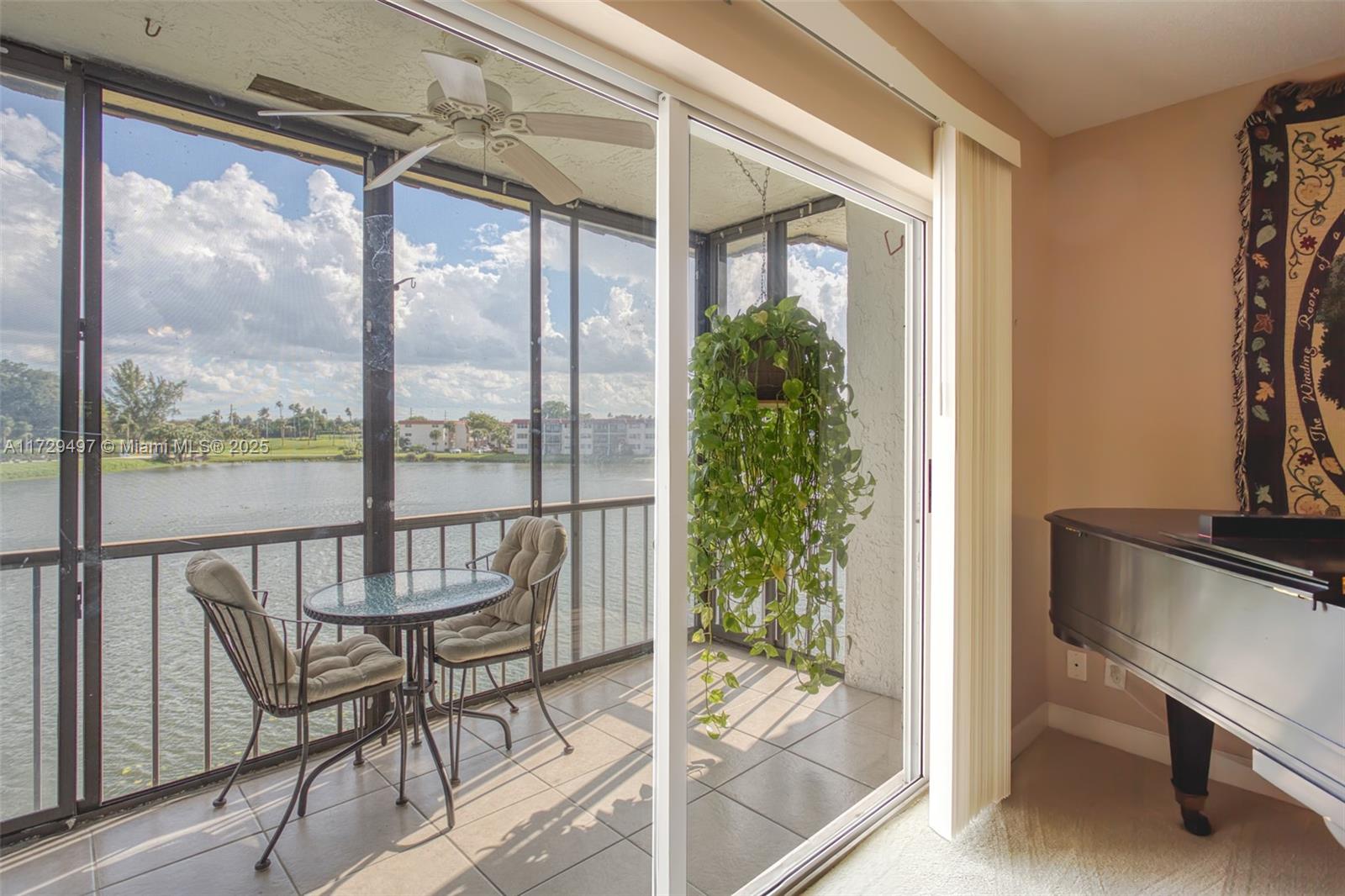 9400 N Hollybrook Lake Dr # 303