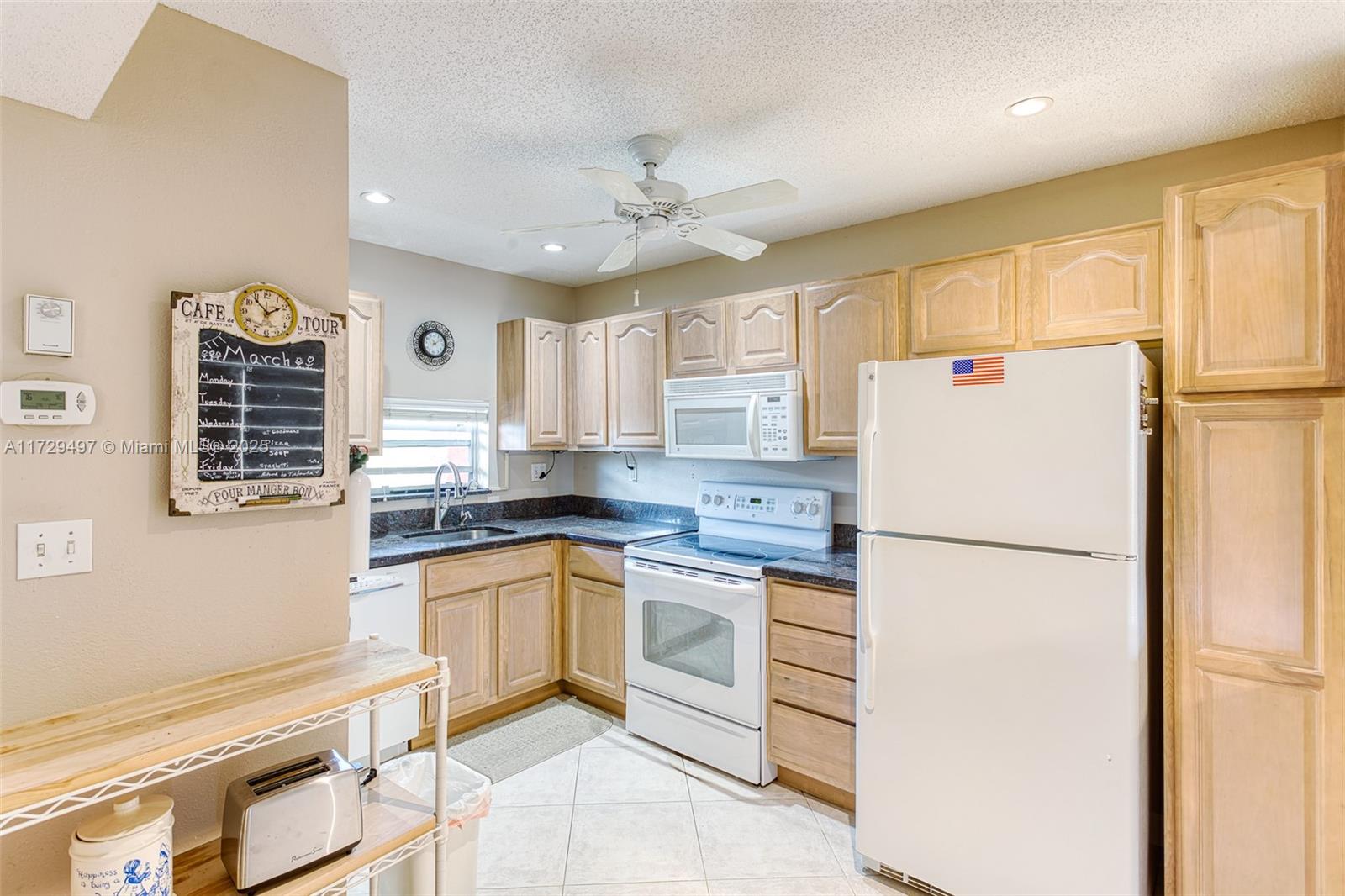 9400 N Hollybrook Lake Dr # 303