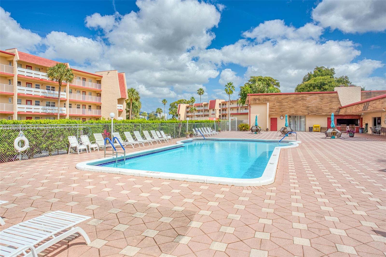 1005 Country Club Dr # 408