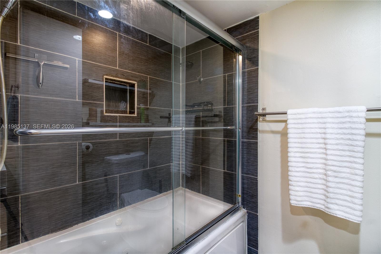 3095 N Oakland Forest Dr # 104