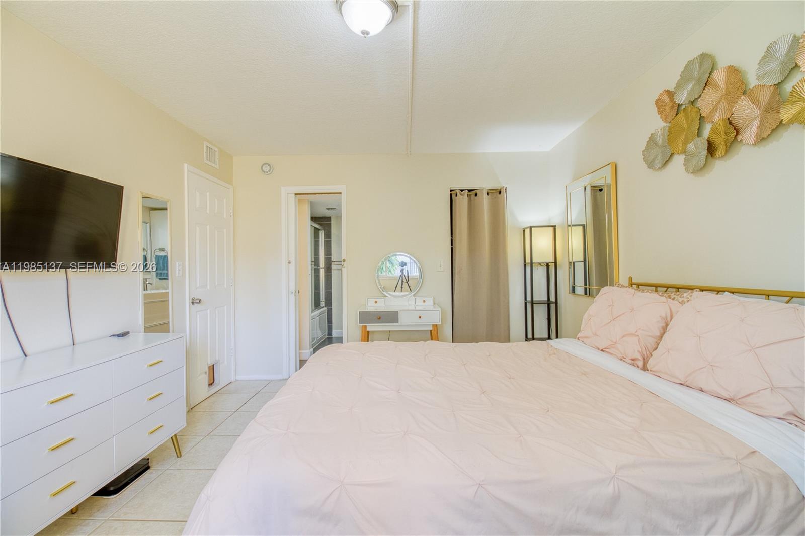 3095 N Oakland Forest Dr # 104