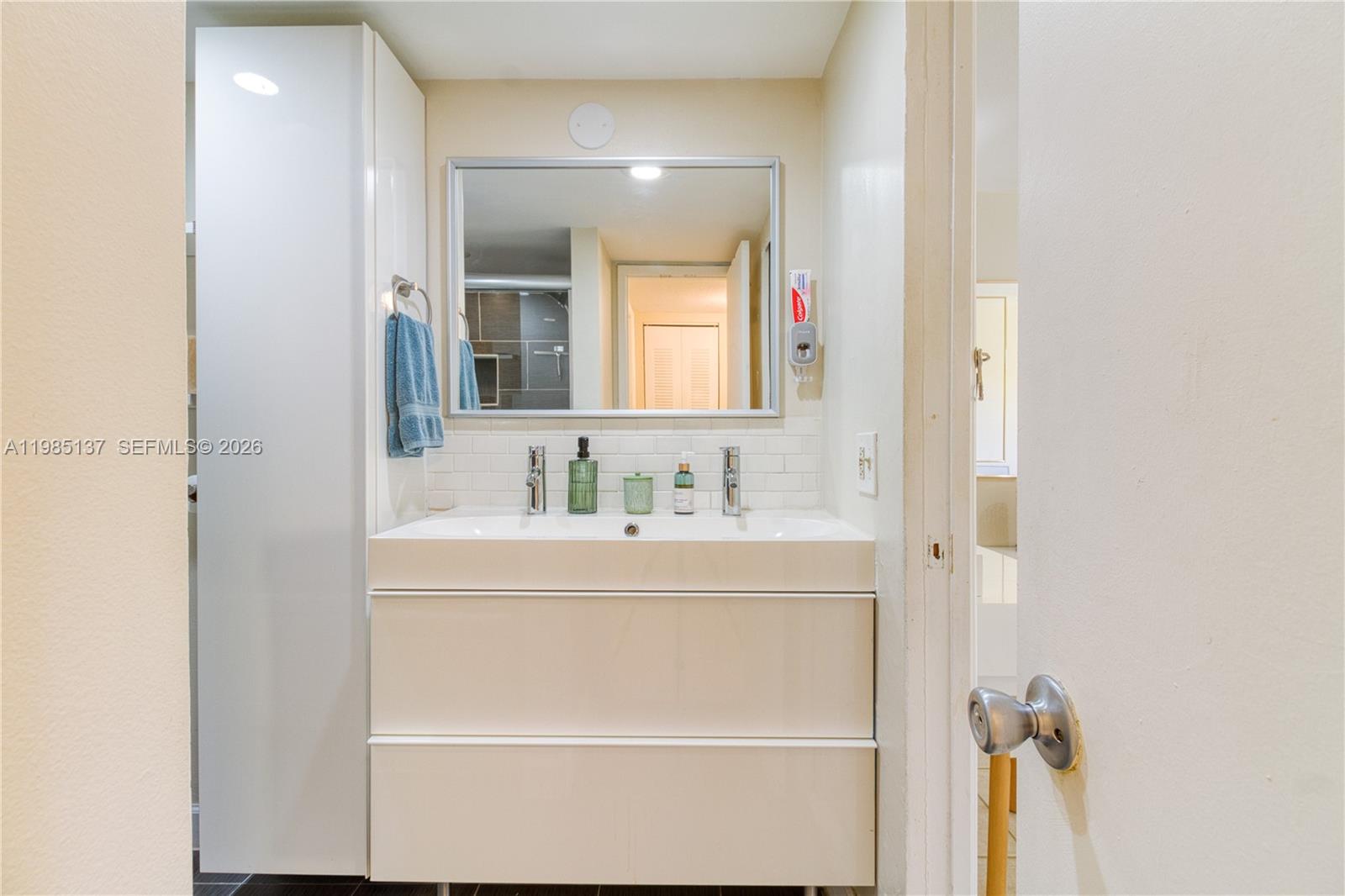 3095 N Oakland Forest Dr # 104