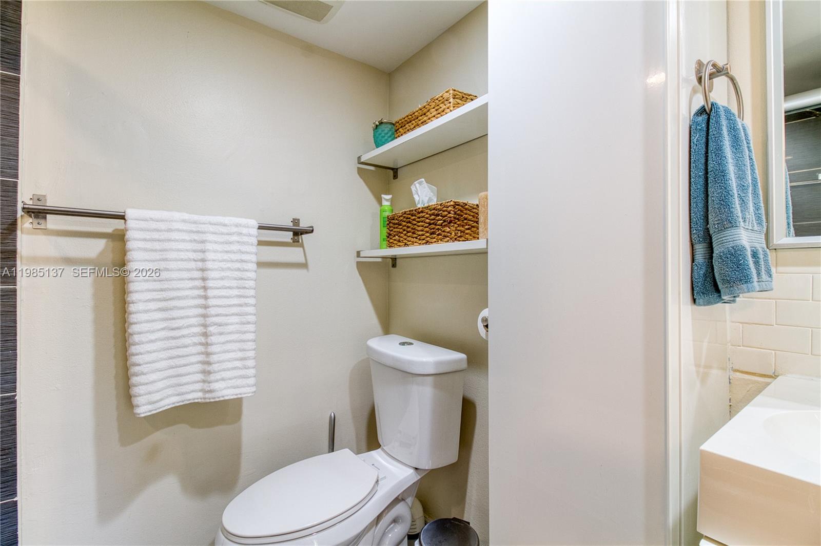 3095 N Oakland Forest Dr # 104