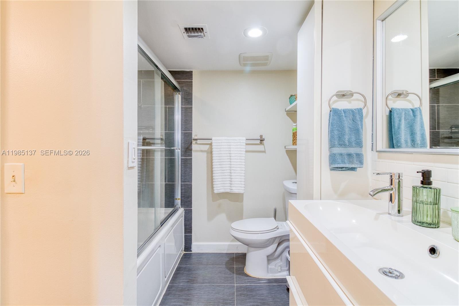 3095 N Oakland Forest Dr # 104