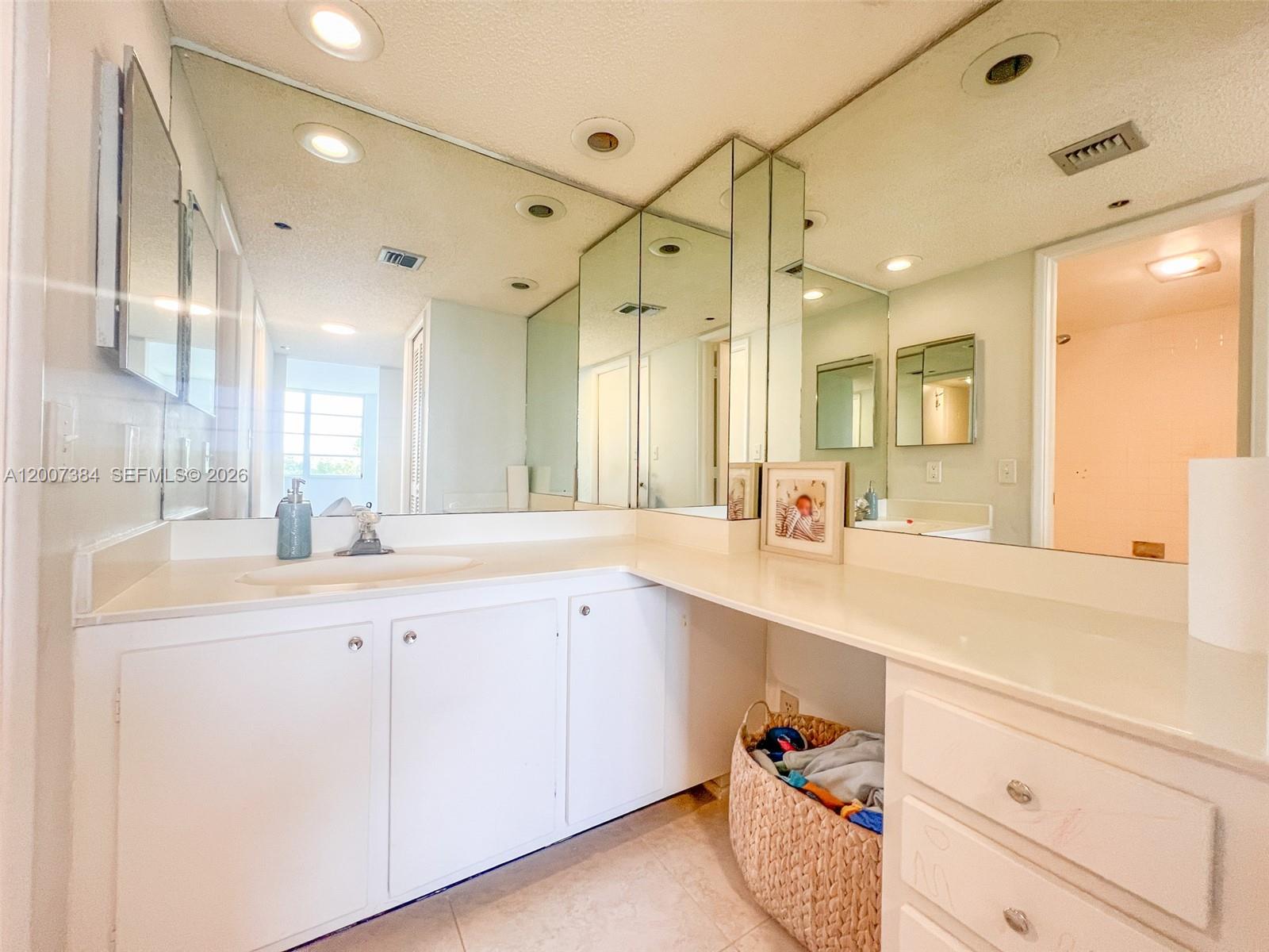 4015 W Palm Aire Dr # 506
