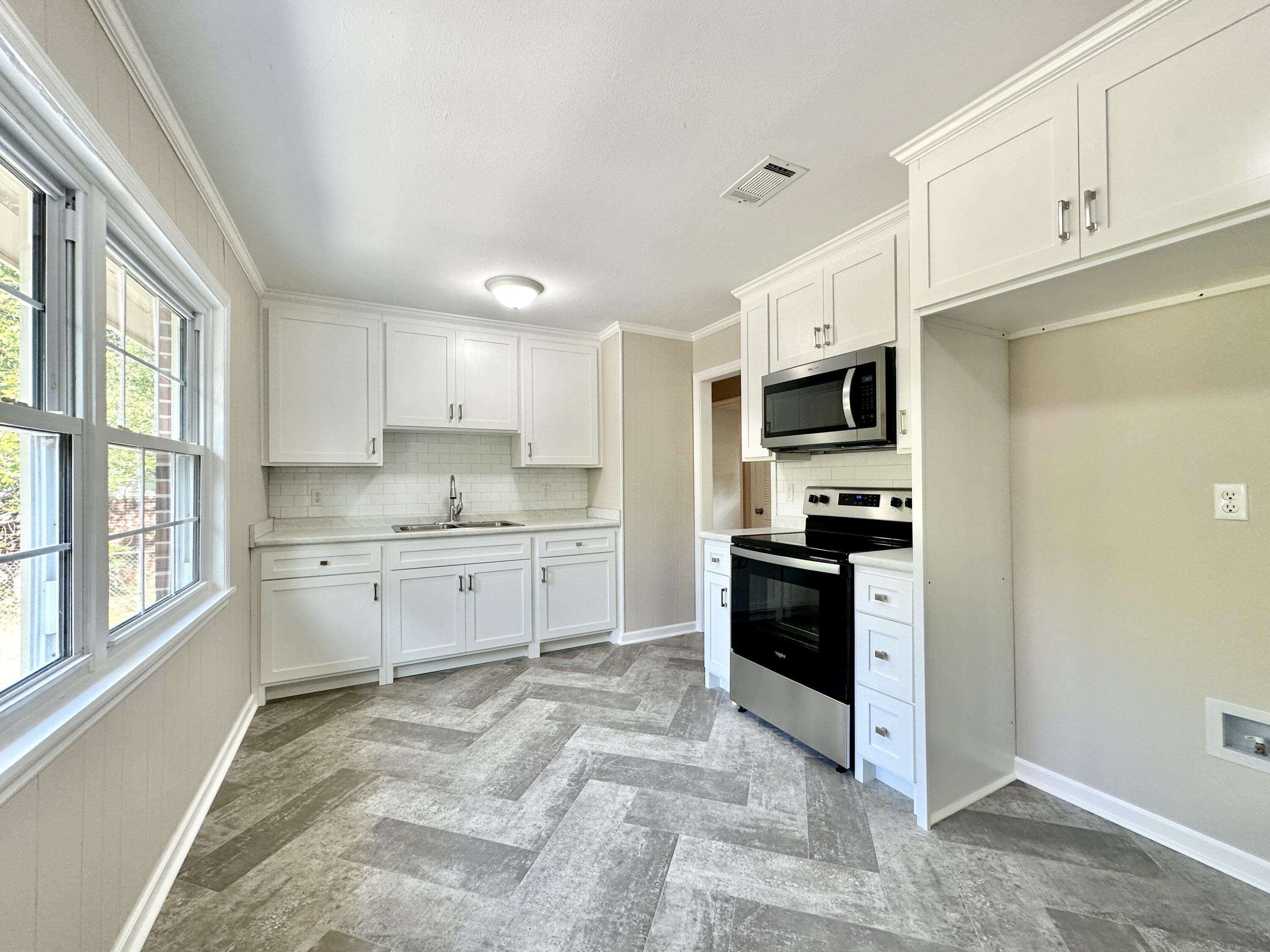 1138 HERMAN LODGE Boulevard