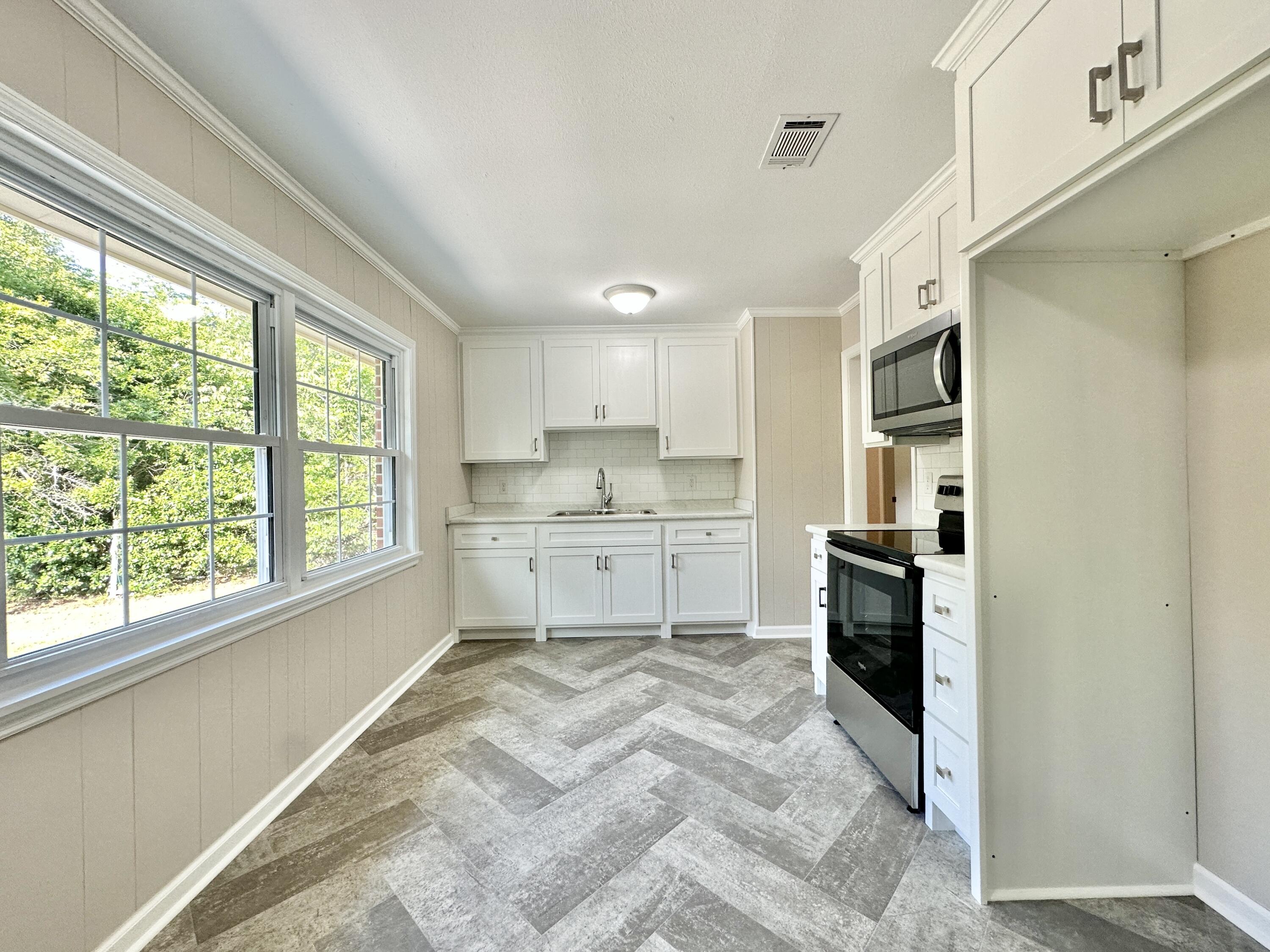 1138 HERMAN LODGE Boulevard