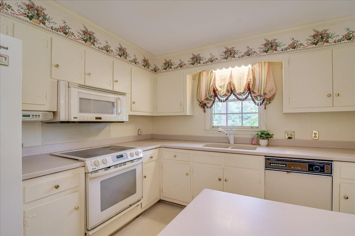 114 LAKE BLUFF Drive