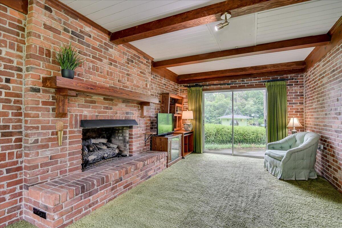 114 LAKE BLUFF Drive