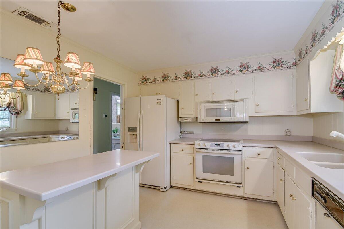 114 LAKE BLUFF Drive