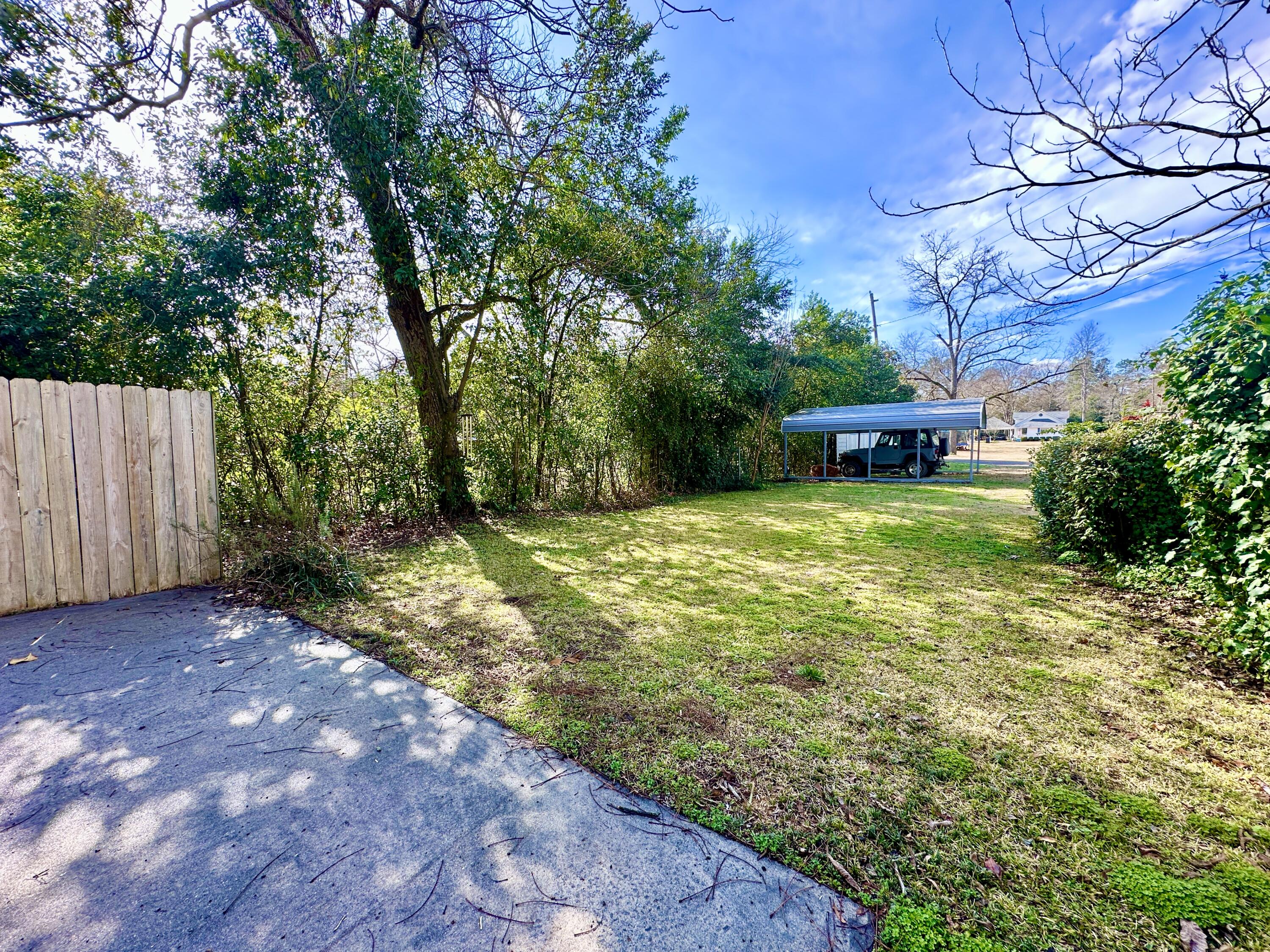 409 JONES Avenue