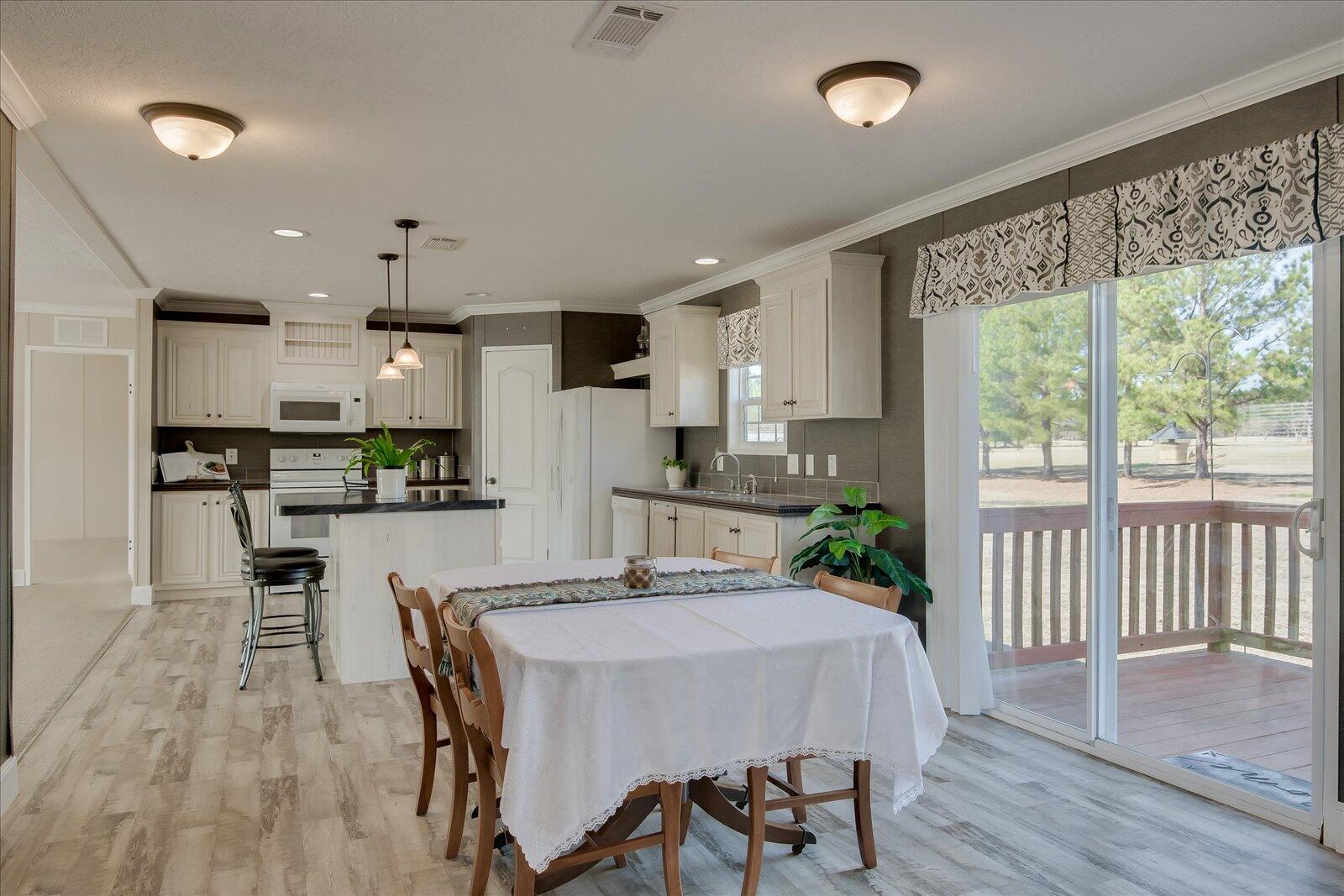 1084 W FOUR POINTS Road