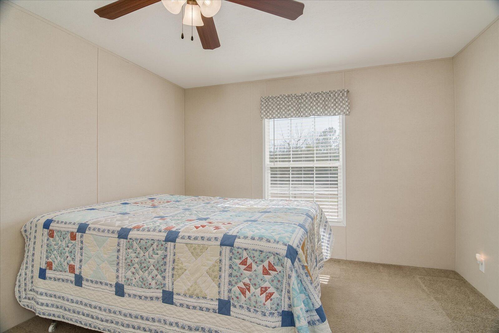 1084 W FOUR POINTS Road