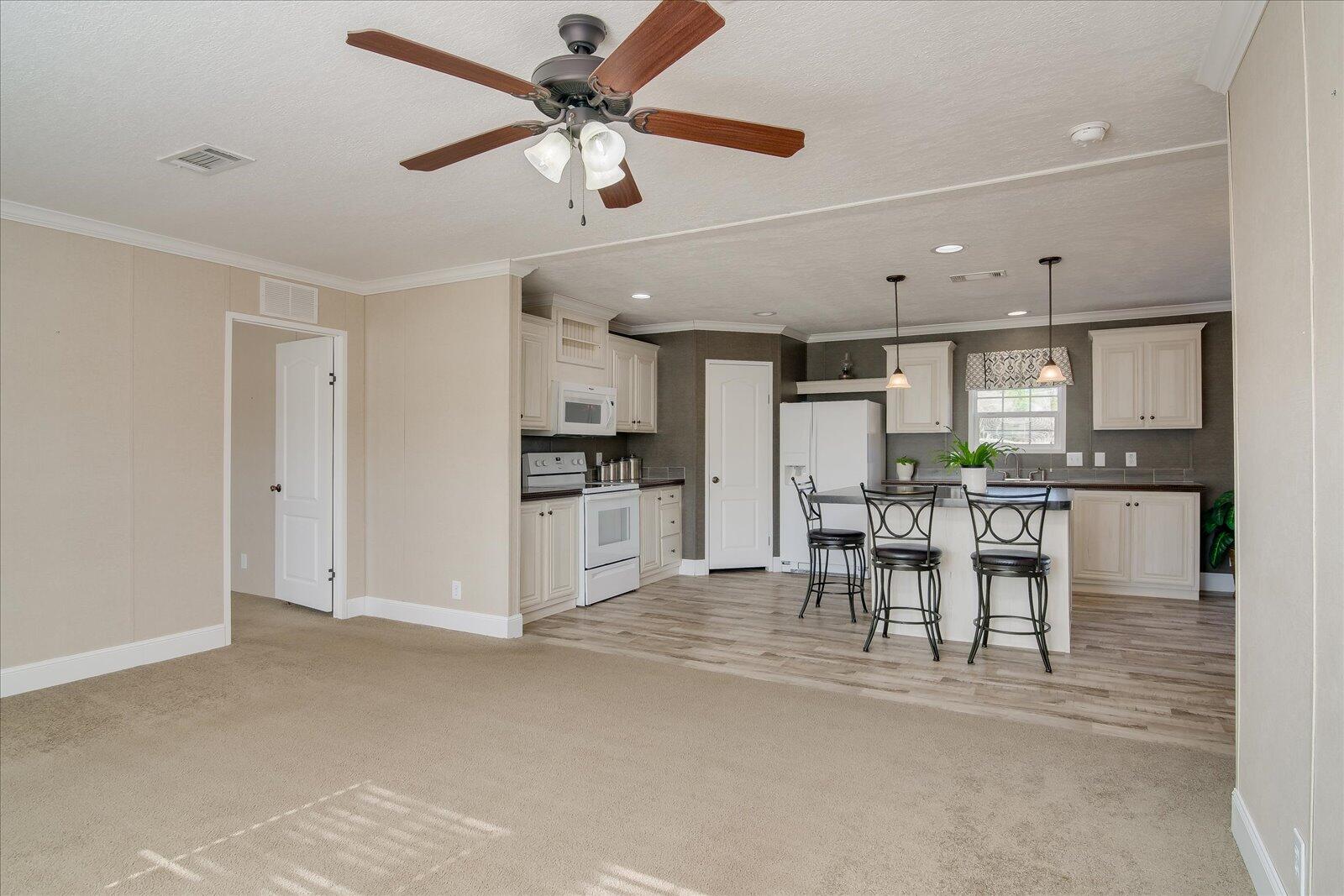 1084 W FOUR POINTS Road