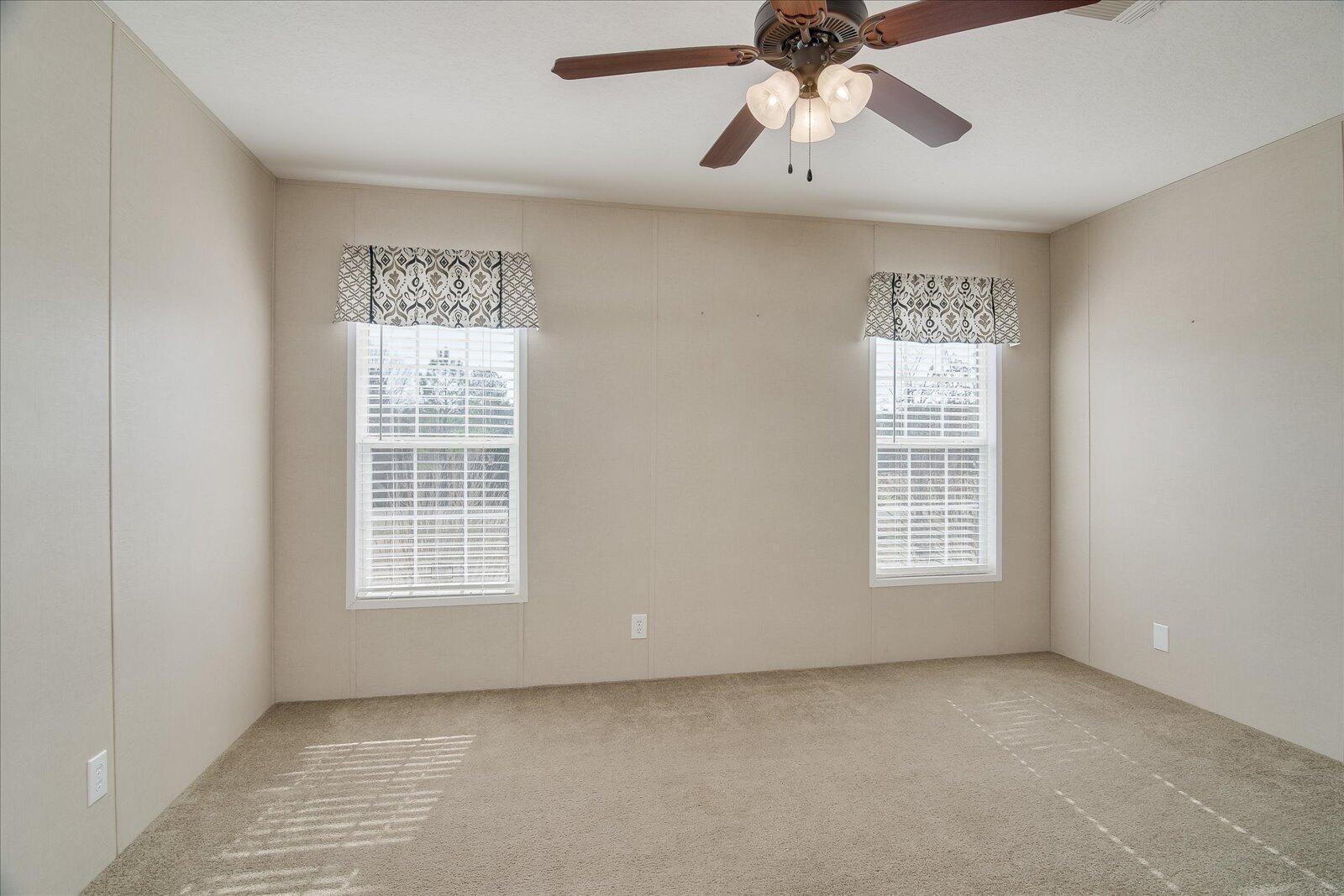 1084 W FOUR POINTS Road