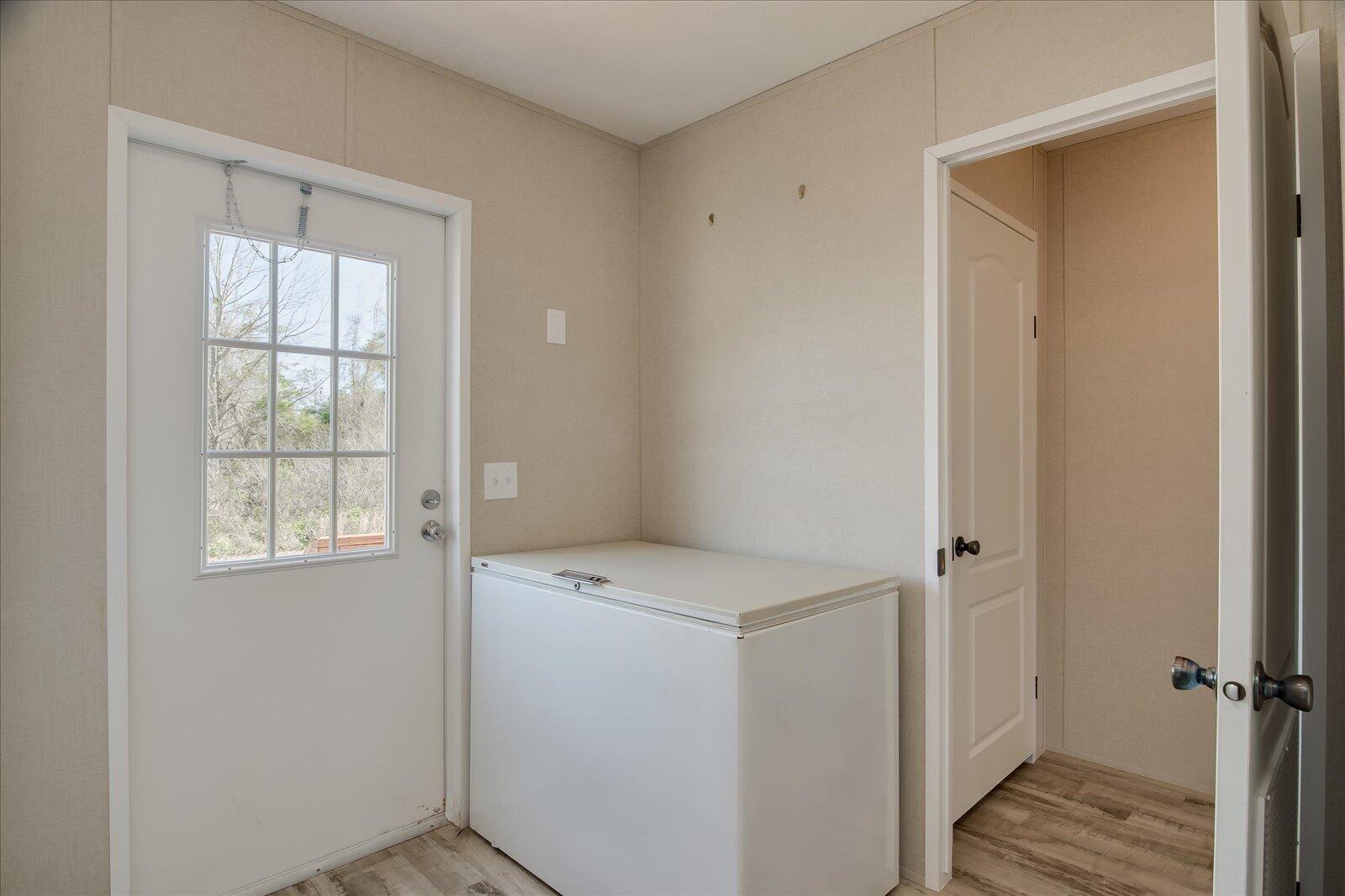 1084 W FOUR POINTS Road