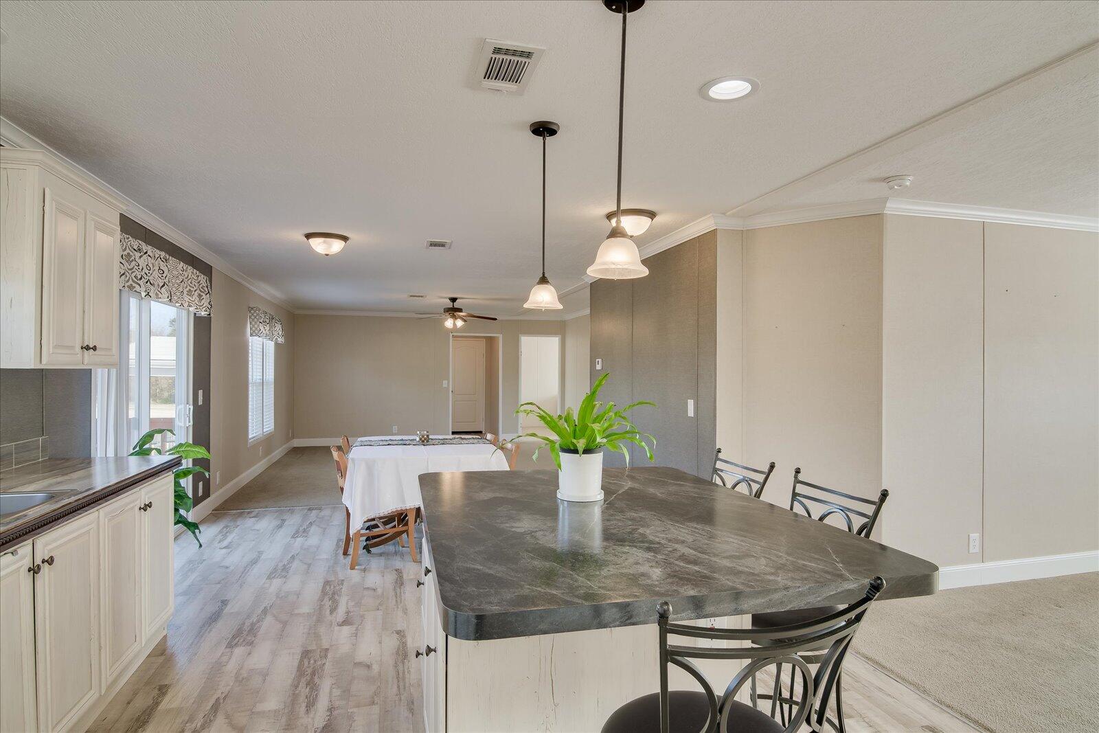 1084 W FOUR POINTS Road