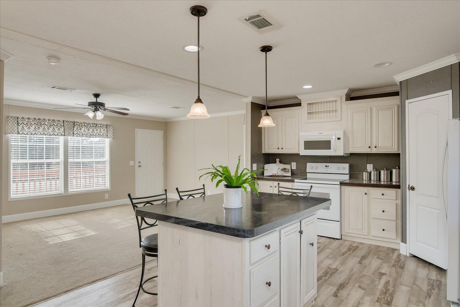 1084 W FOUR POINTS Road