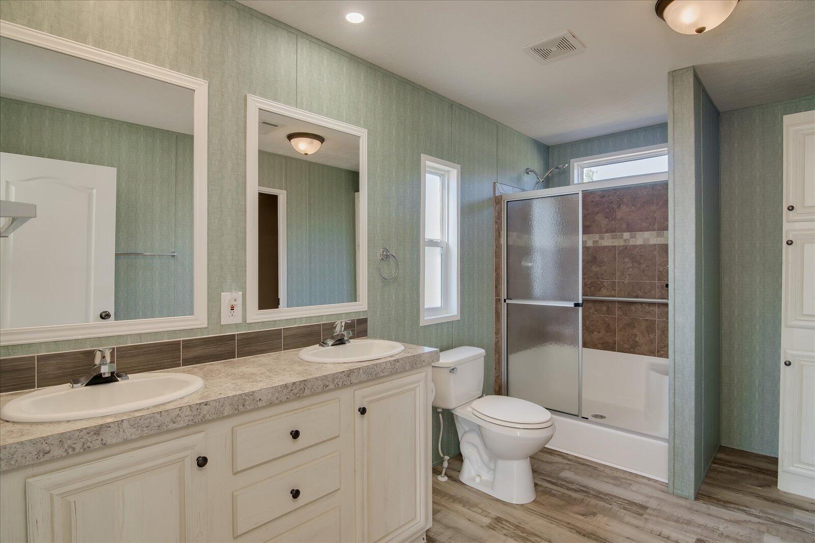 1084 W FOUR POINTS Road