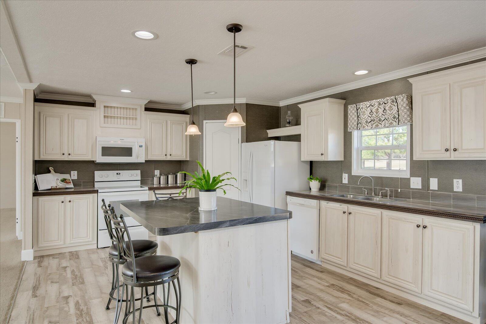 1084 W FOUR POINTS Road