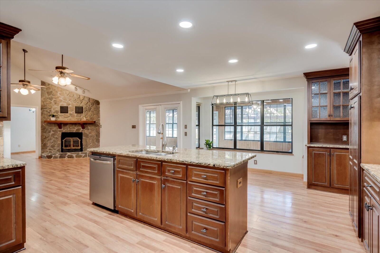 100 TENNIS COURT Circle