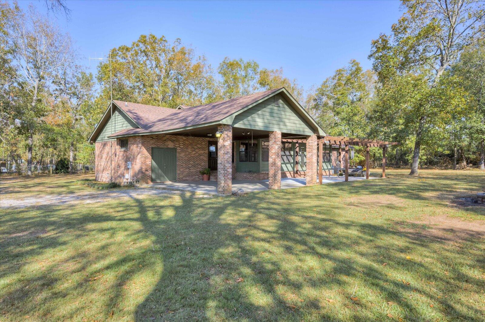 100 TENNIS COURT Circle