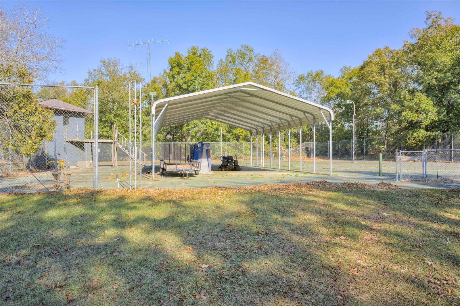 100 TENNIS COURT Circle