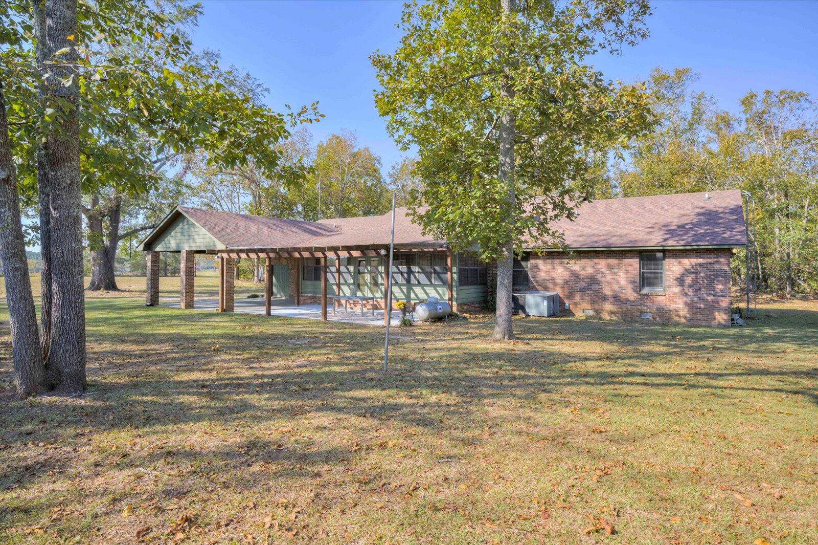 100 TENNIS COURT Circle