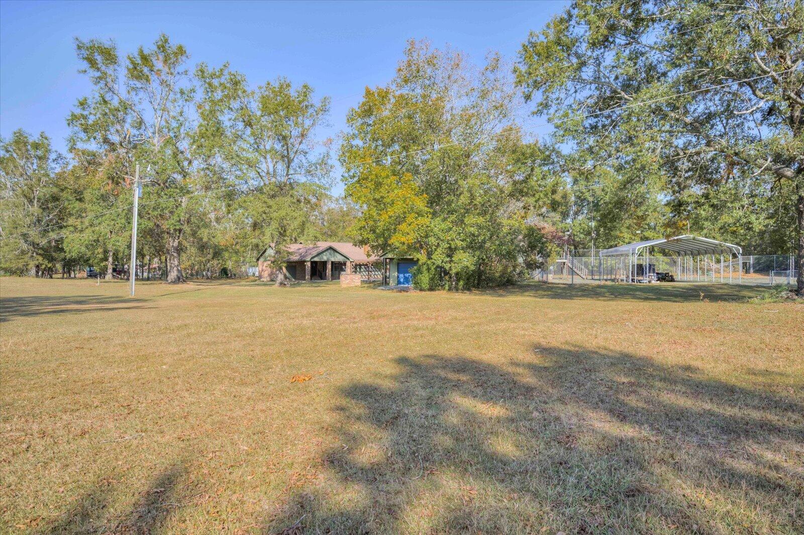 100 TENNIS COURT Circle