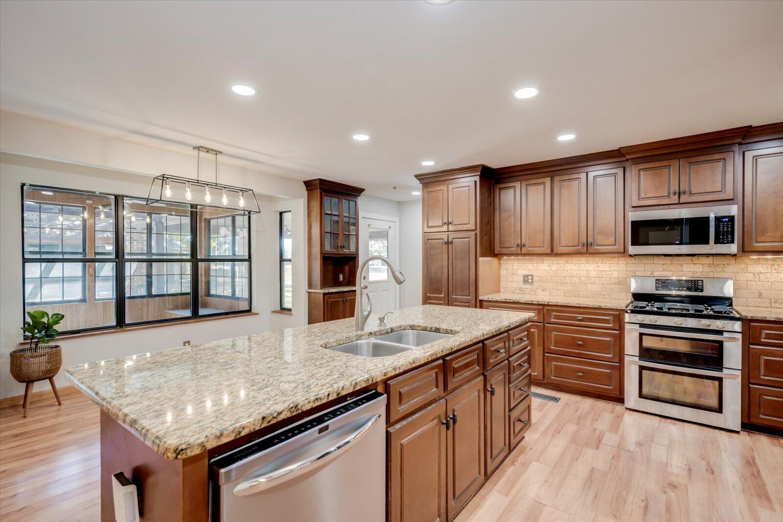 100 TENNIS COURT Circle