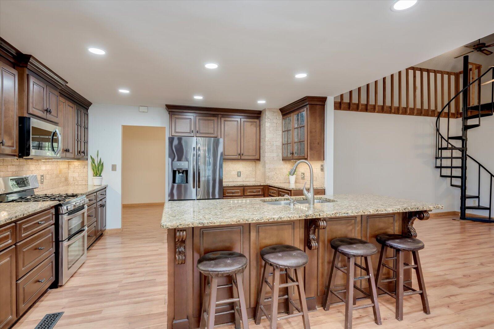 100 TENNIS COURT Circle