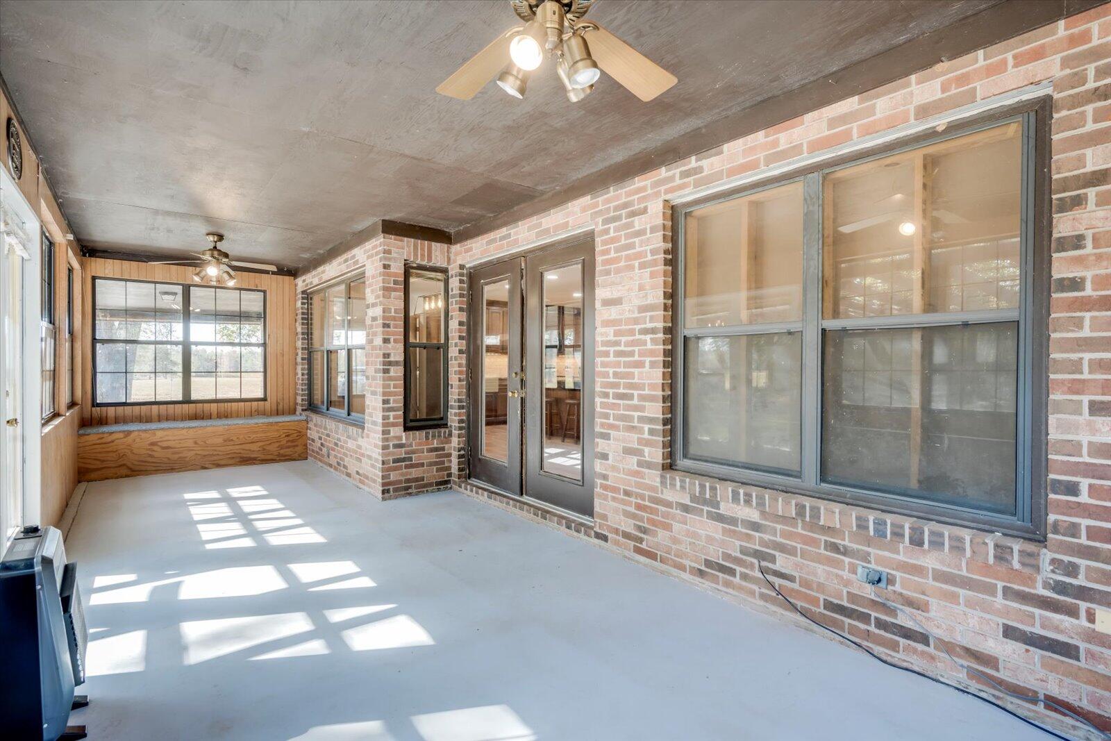 100 TENNIS COURT Circle