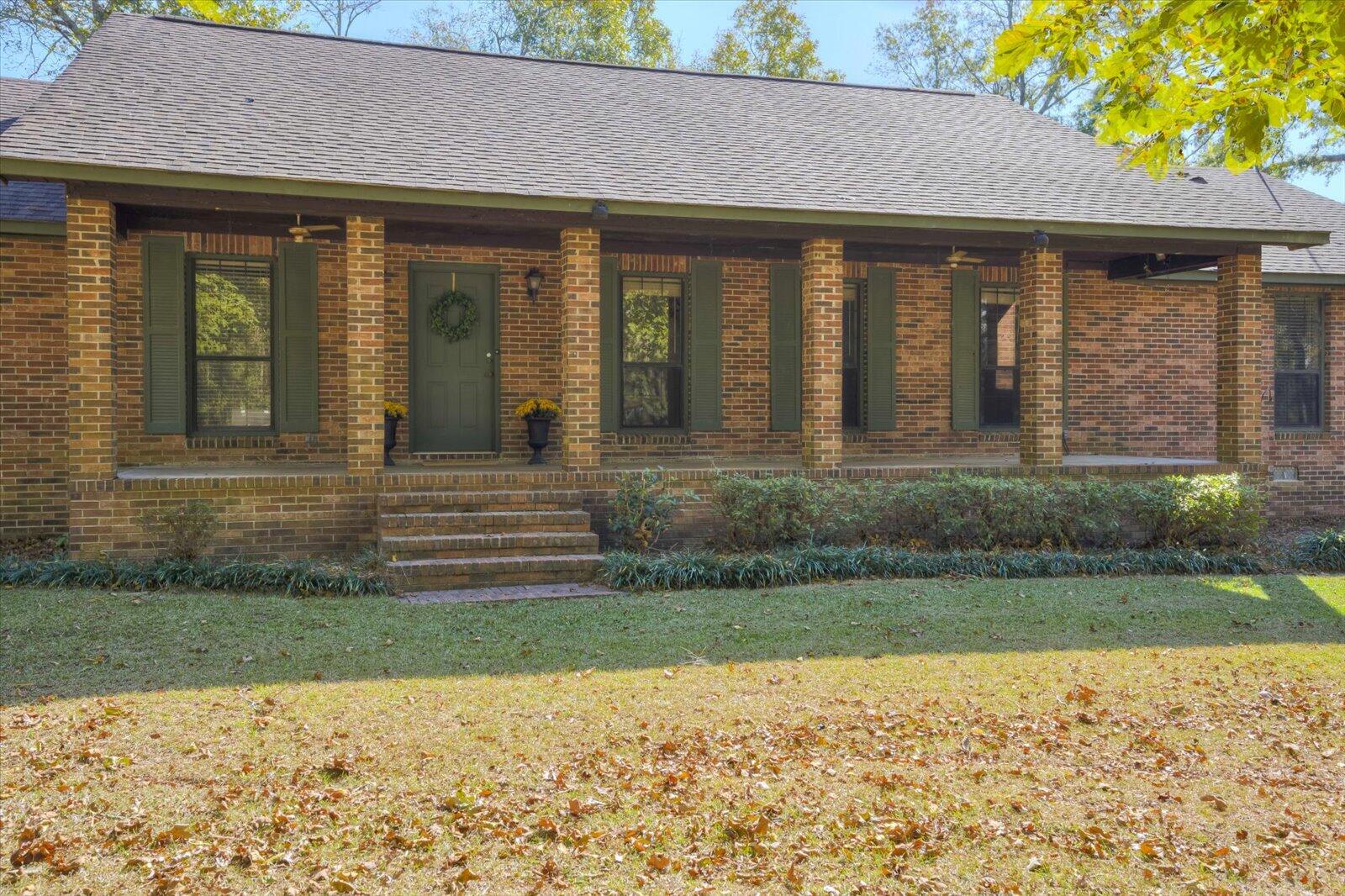 100 TENNIS COURT Circle