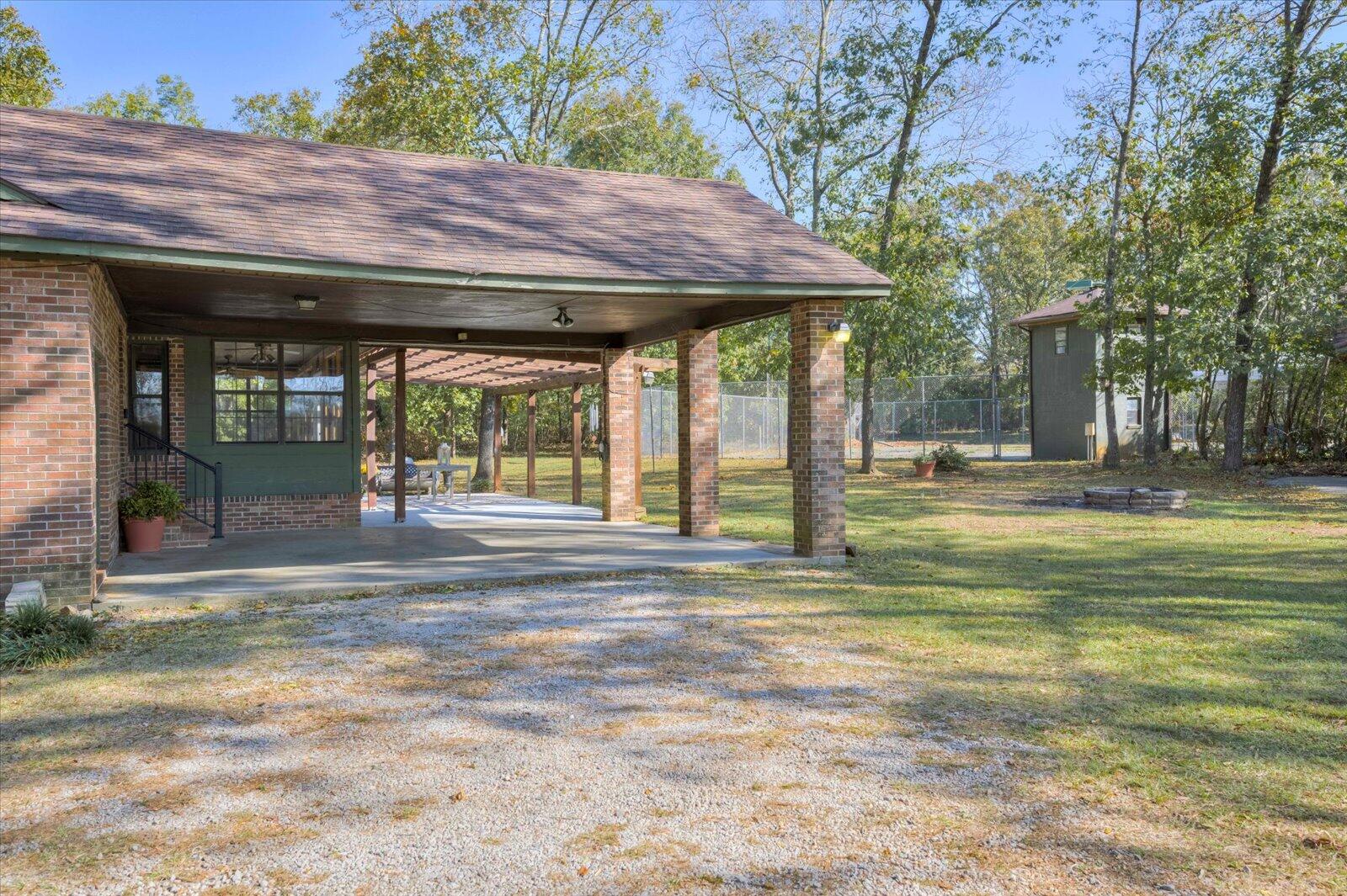 100 TENNIS COURT Circle