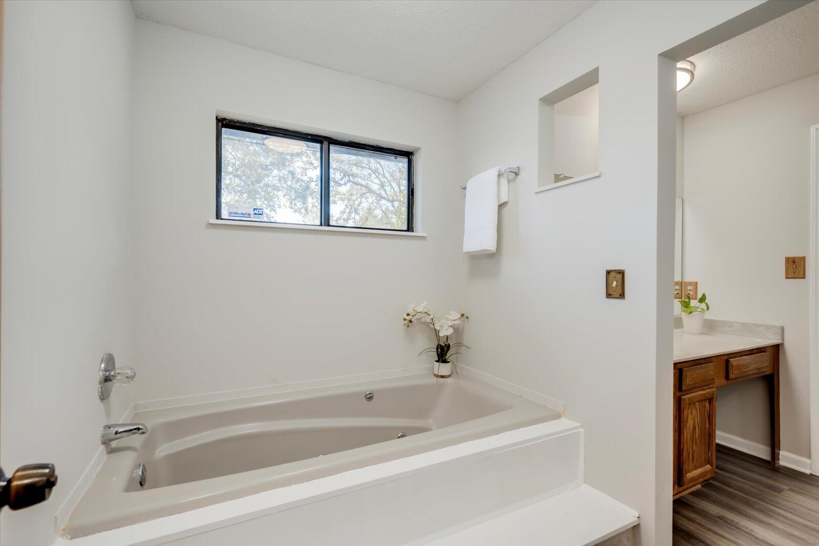 100 TENNIS COURT Circle