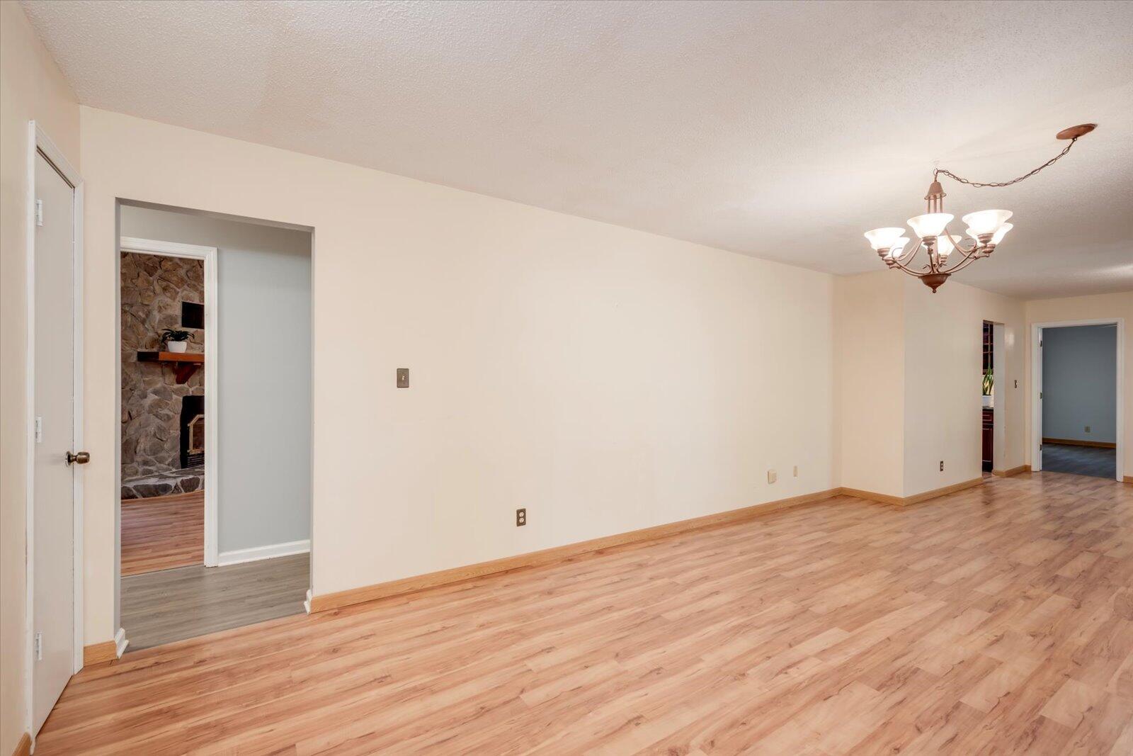 100 TENNIS COURT Circle