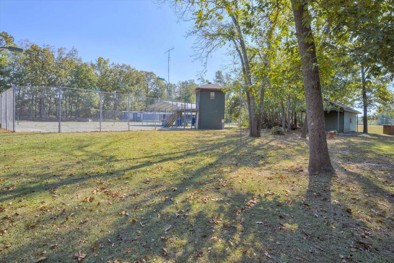 100 TENNIS COURT Circle