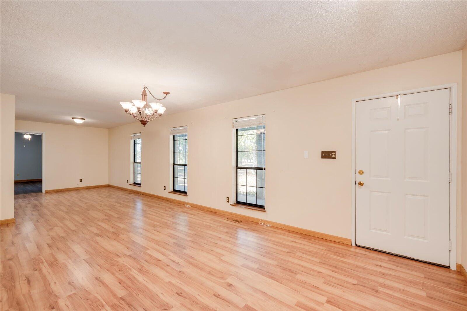 100 TENNIS COURT Circle