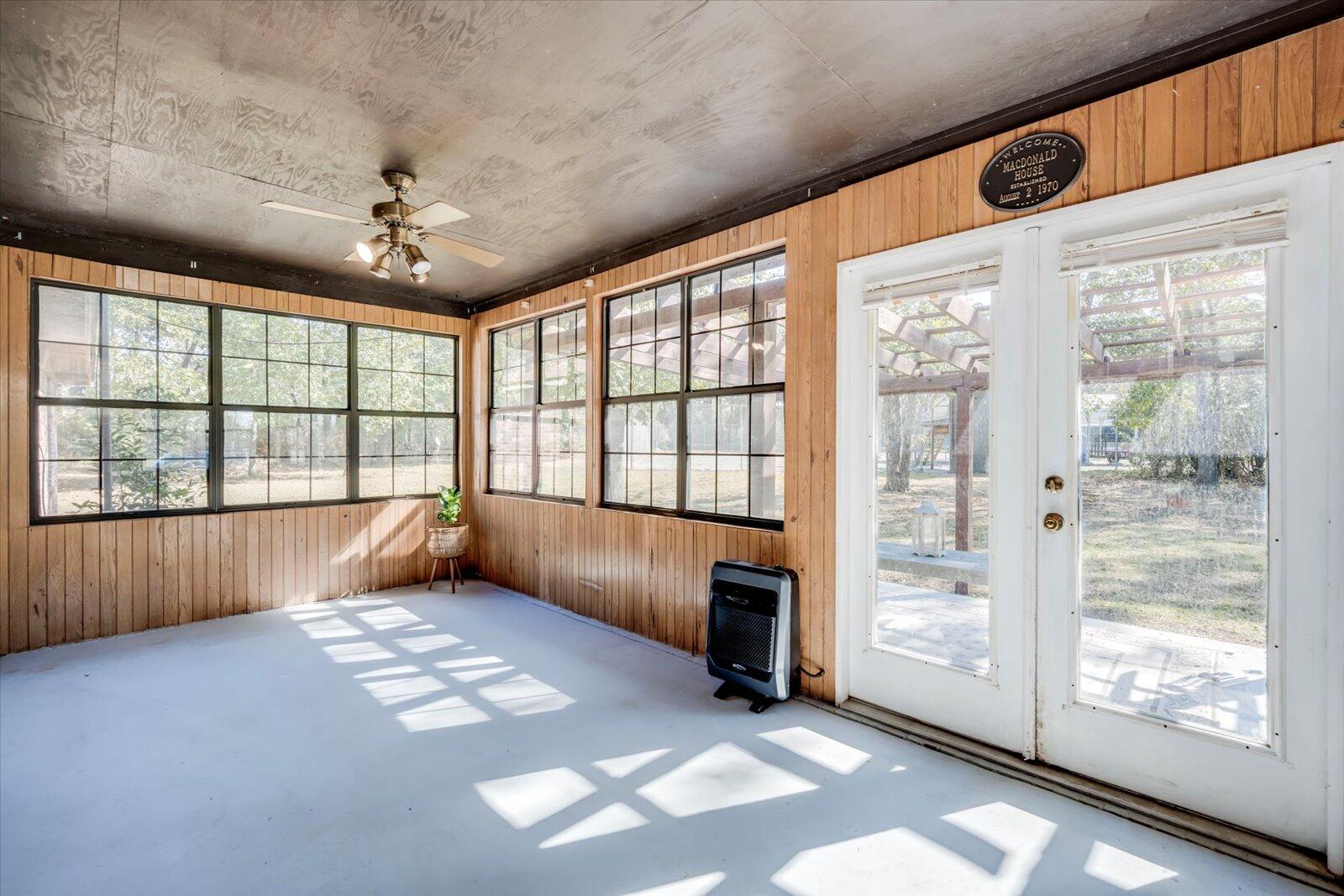 100 TENNIS COURT Circle