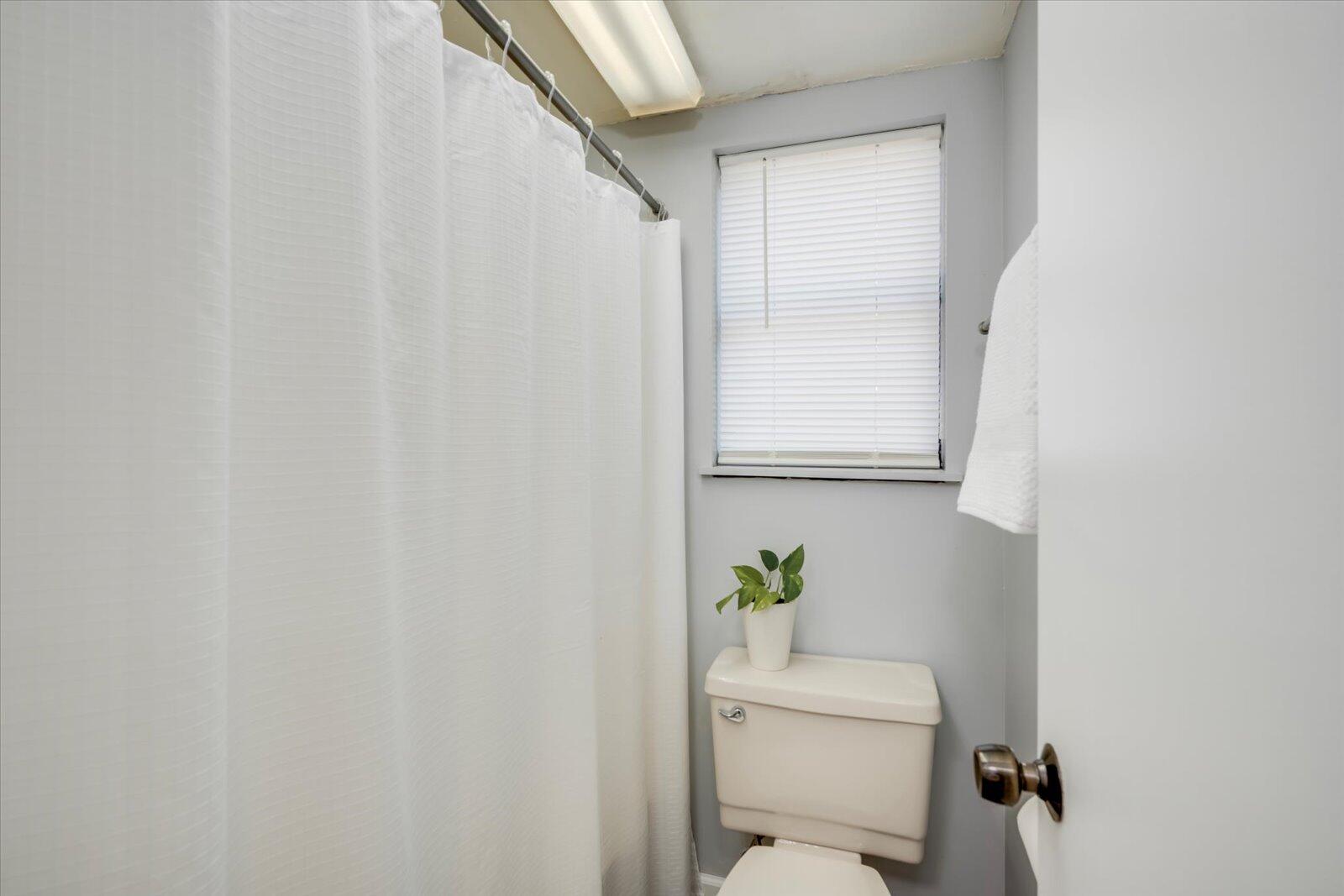 100 TENNIS COURT Circle