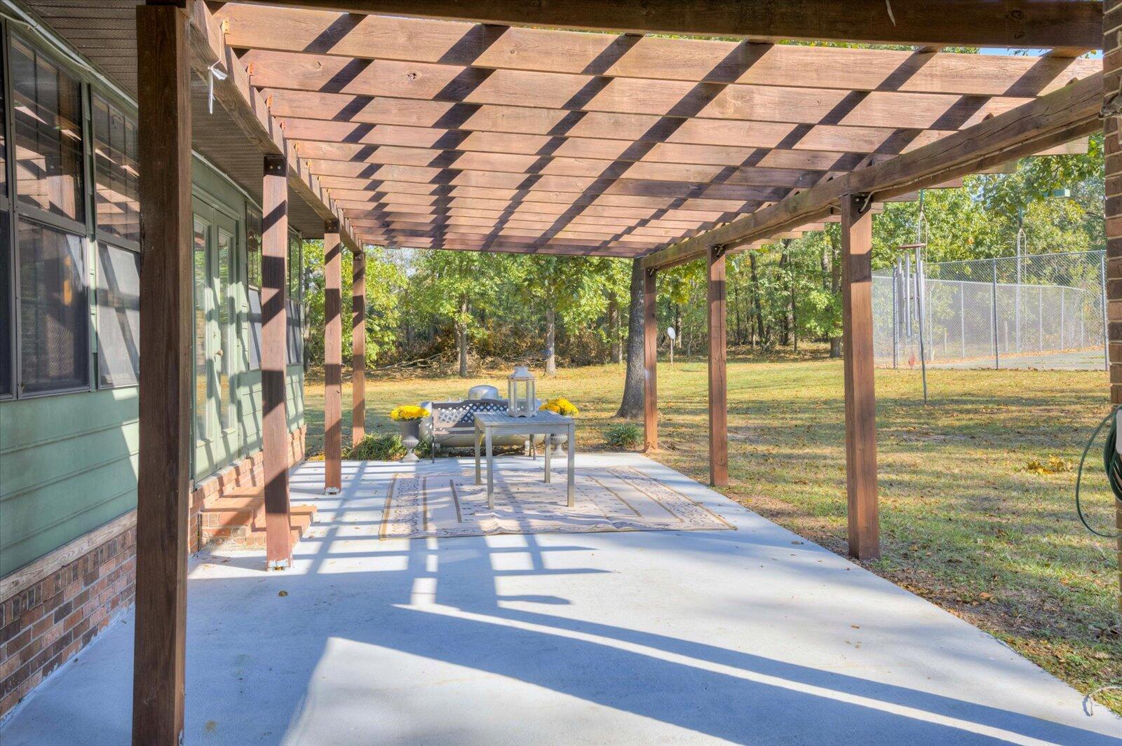 100 TENNIS COURT Circle