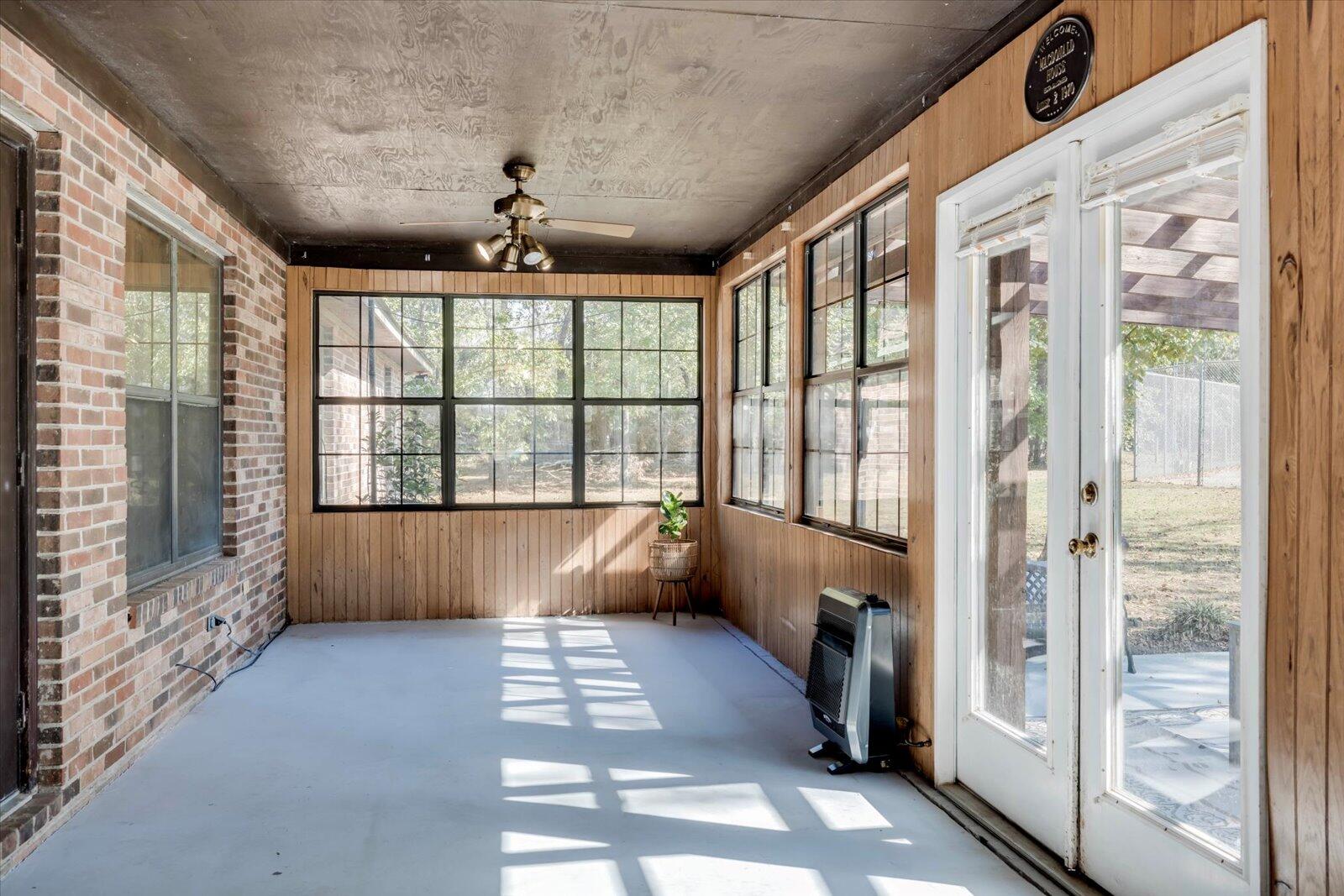 100 TENNIS COURT Circle