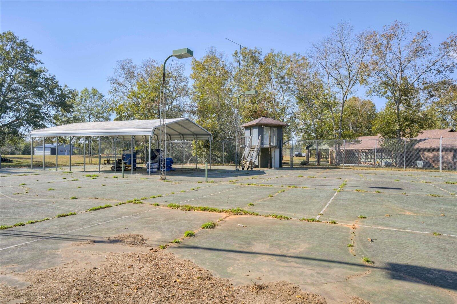 100 TENNIS COURT Circle