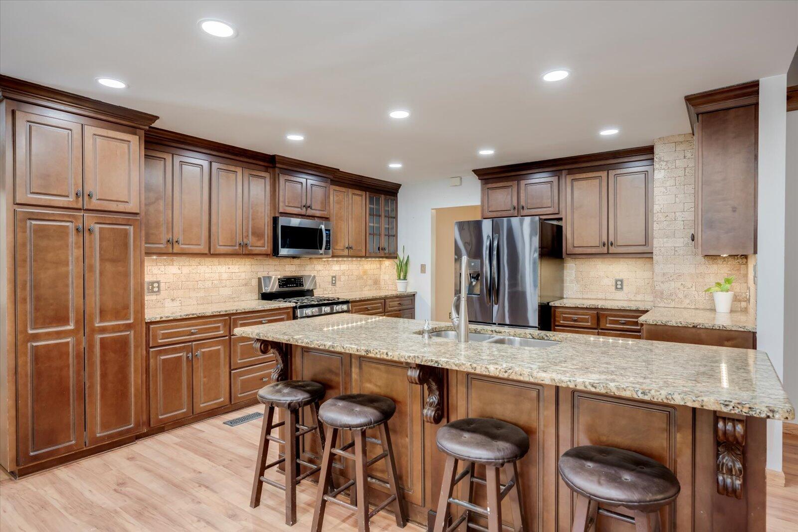 100 TENNIS COURT Circle