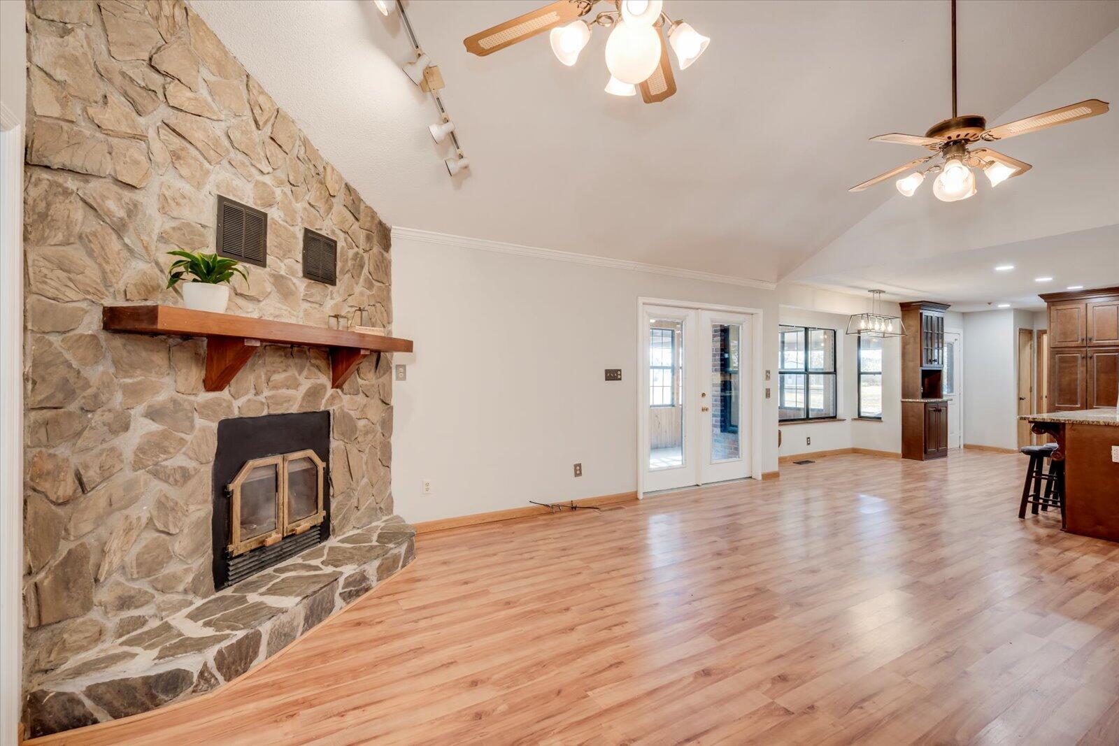 100 TENNIS COURT Circle