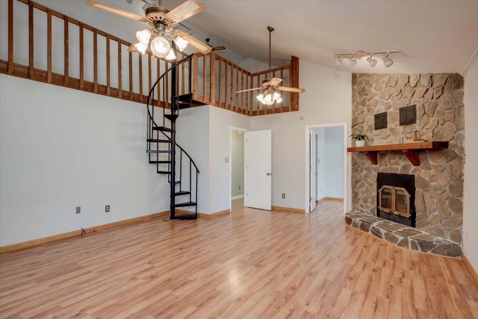 100 TENNIS COURT Circle