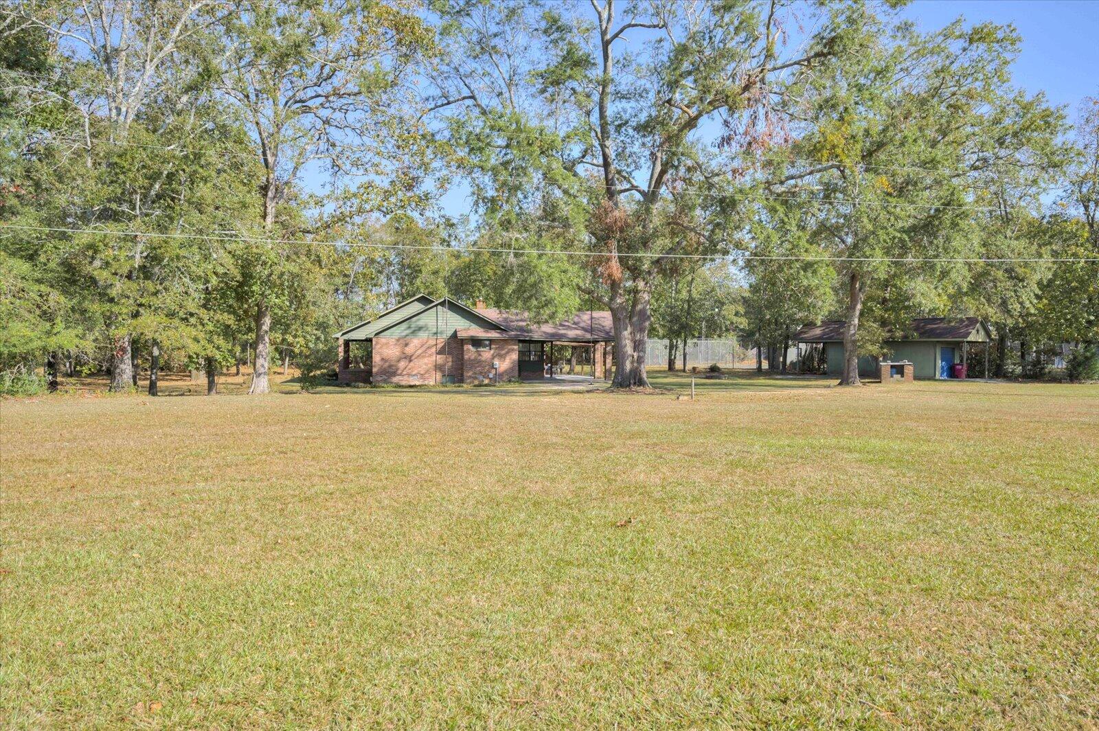 100 TENNIS COURT Circle