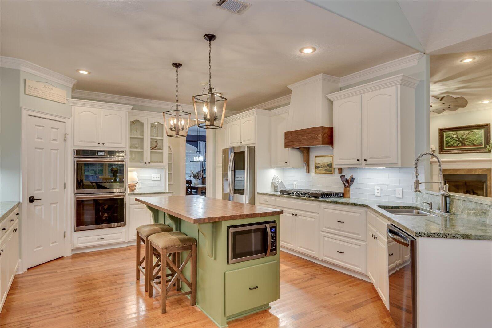 218 CRESTRIDGE Drive