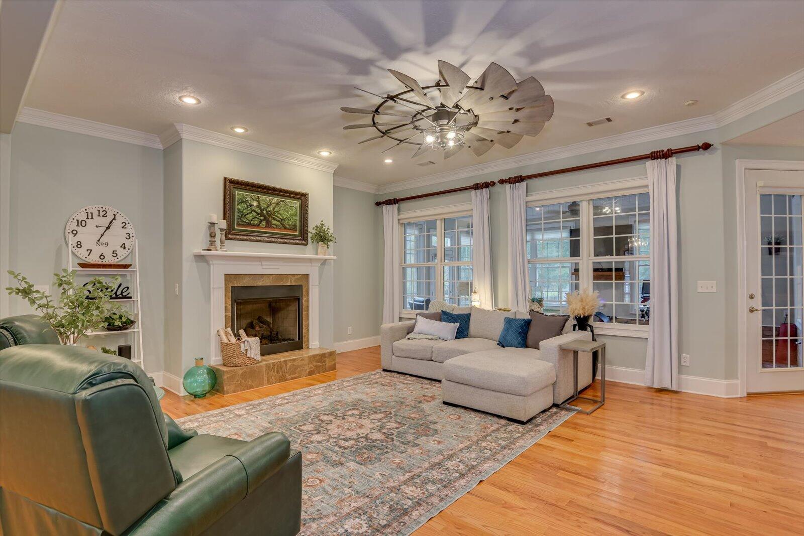 218 CRESTRIDGE Drive