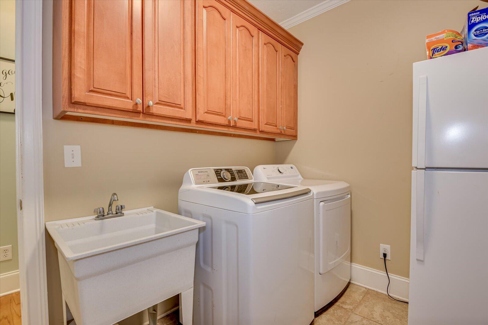 218 CRESTRIDGE Drive